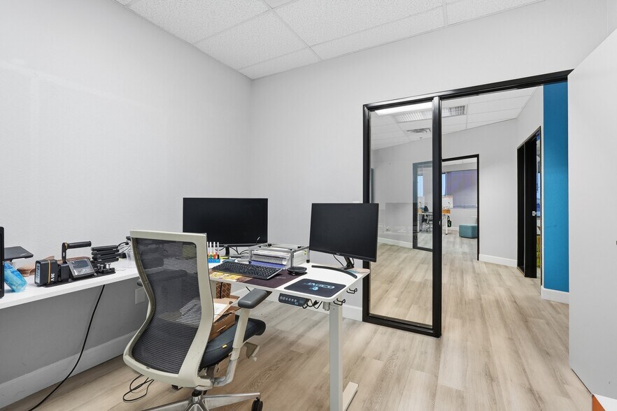 More Photos Of 3401 E Harbour Dr, Phoenix Light Manufacturing For Lease