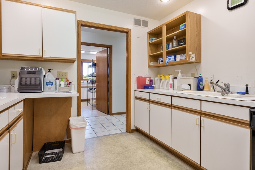 More Photos Of 7550 Rote Rd, Rockford Medical For Sale
