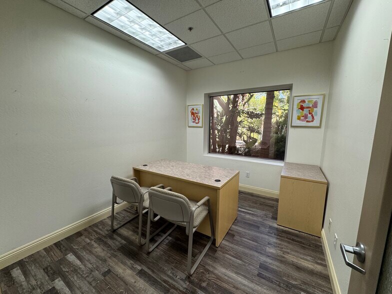 More Photos Of 3955 Coffee Rd, Bakersfield Office For Lease