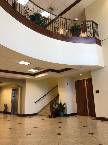 More Photos Of 5888 W Sunset Rd, Las Vegas Office For Sale