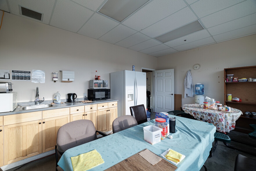 More Photos Of 6701-6777 Fairmount Dr SE, Calgary Warehouse For Lease