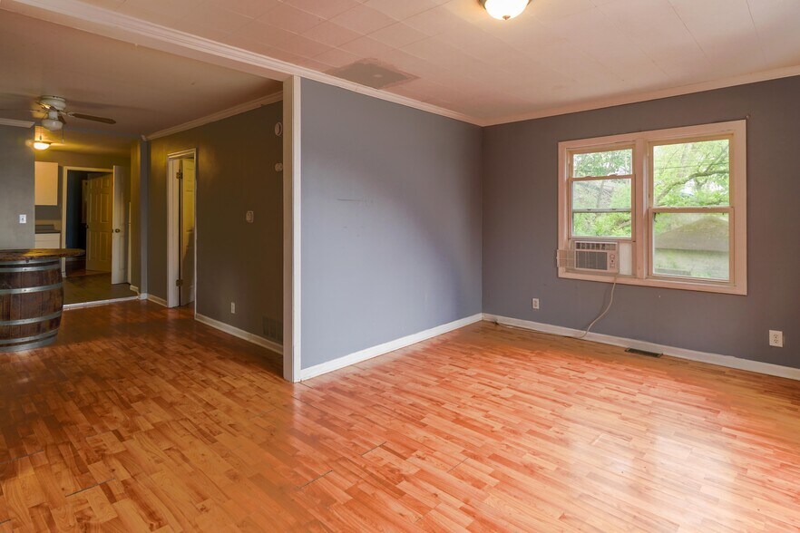 More Photos Of 117 Nippersink Rd, Fox Lake Apartments For Sale