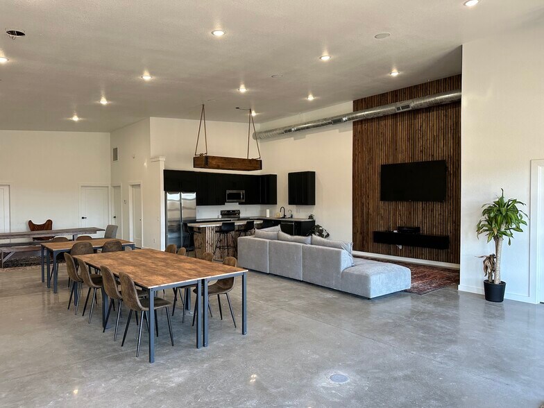 More Photos Of 400 Gaar Rd, Walnut Shade Office For Lease