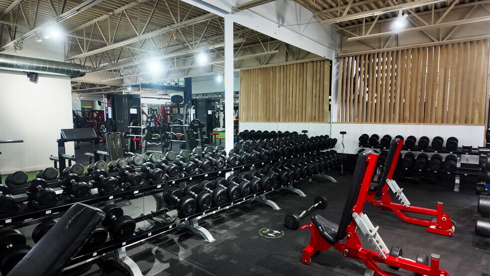 More Photos Of 31 Jevlan Dr, Vaughan General Retail For Lease