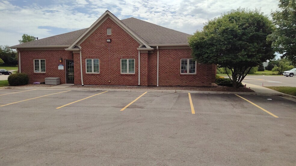 More Photos Of 820 Geneva Pky, Lake Geneva Office For Sale