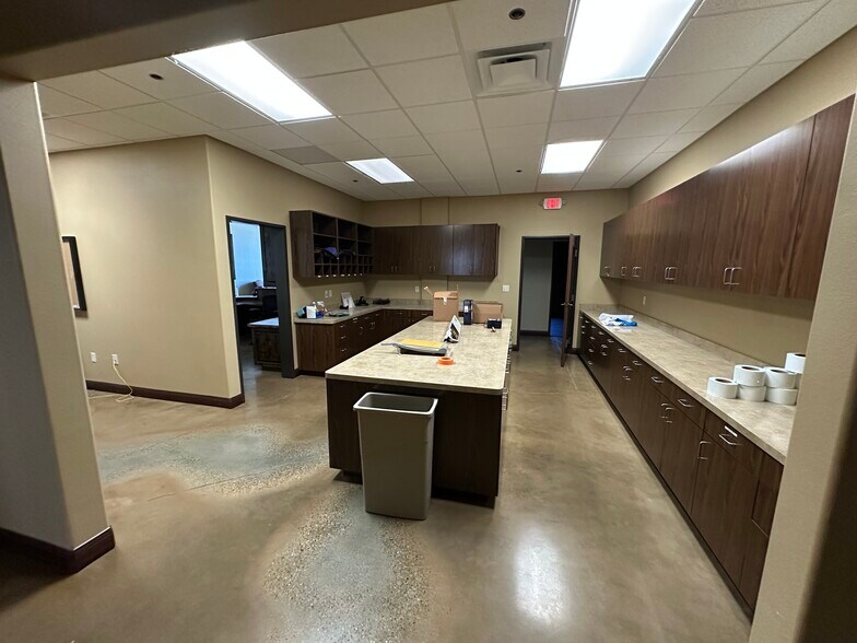 More Photos Of 700 Katy Rd, Keller Office For Lease