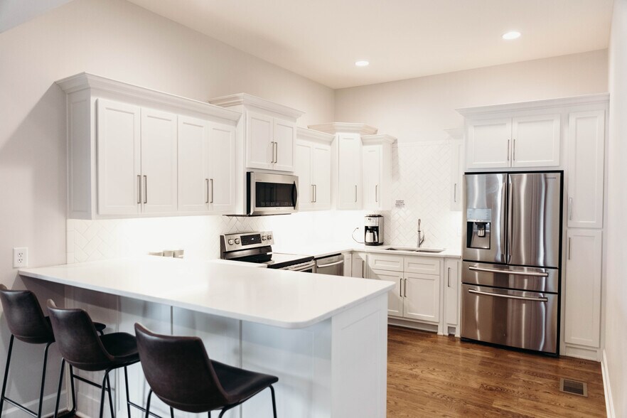 More Photos Of 110 30th Ave S, Nashville Office For Sale