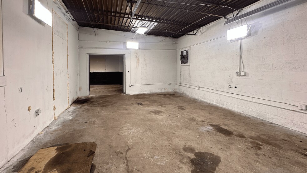 More Photos Of 2019 S Main St, Waterbury Freestanding For Lease