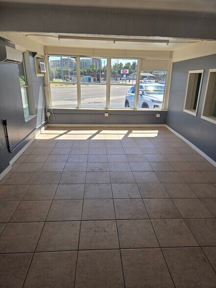 More Photos Of 211 Missouri Ave N, Largo Storefront Retail Office For Lease