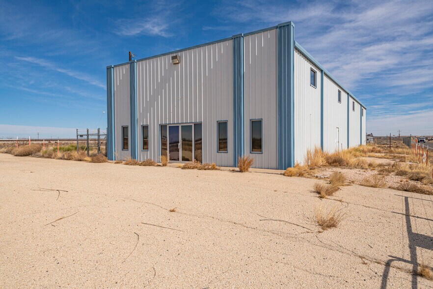 More Photos Of 850 W I-20, Penwell Warehouse For Lease