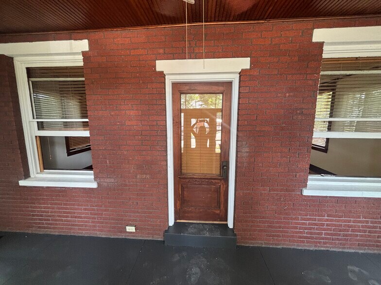 More Photos Of 27 S Whittaker St, New Buffalo Storefront Retail Residential For Lease