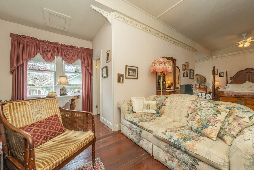 More Photos Of 481 Main St, Weaverville Hotel For Sale