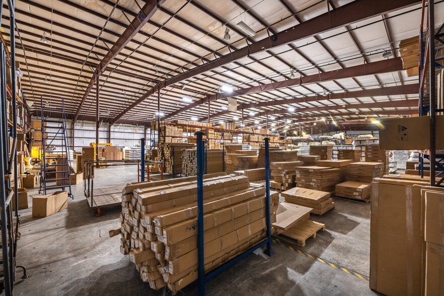More Photos Of 541 NW Interpark Pl, Port Saint Lucie Manufacturing For Lease