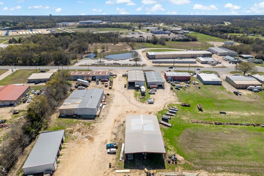 More Photos Of 2620 Farm Road 79, Paris Warehouse For Sale