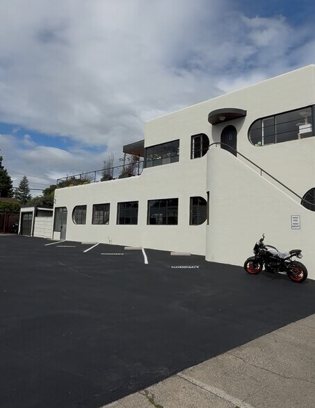More Photos Of 1660 Laurel St, San Carlos Storefront Retail Residential For Lease