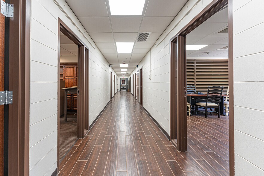 More Photos Of 1900 NE 36th St, Oklahoma City Office For Sale