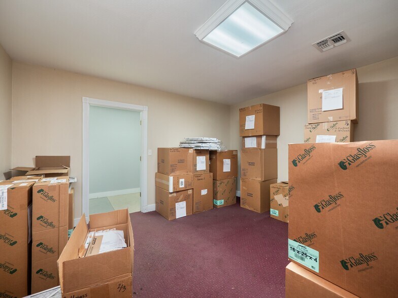More Photos Of 318 W Byrd Blvd, Universal City Office For Sale