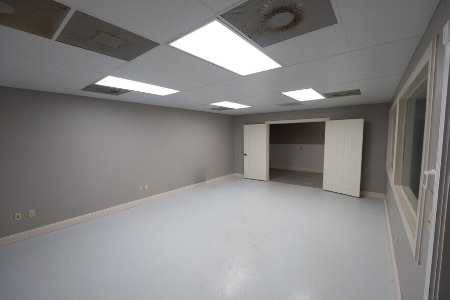 More Photos Of 12633 Shiloh Church Rd, Houston Warehouse For Sale