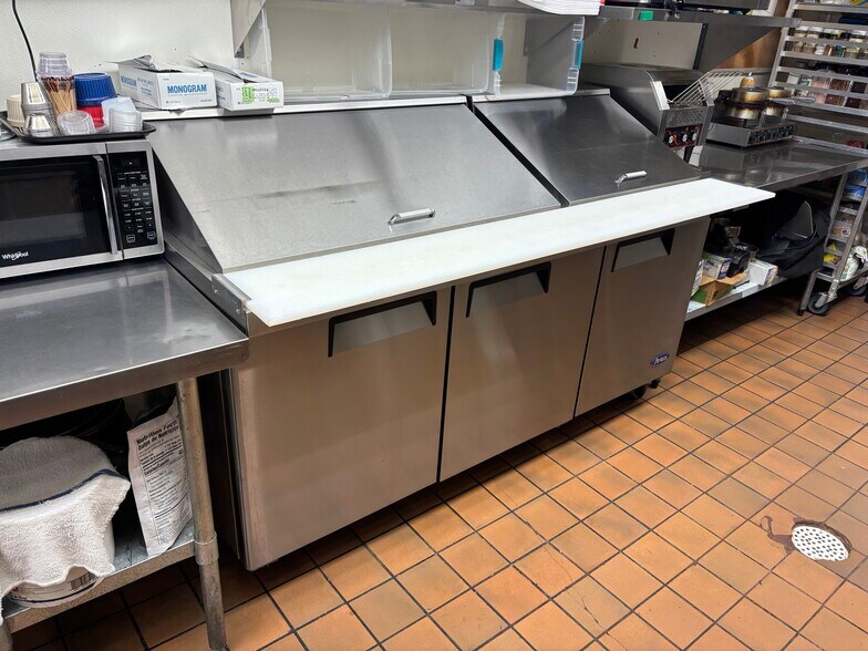 More Photos Of 140 E 12th St, Imperial Restaurant For Sale