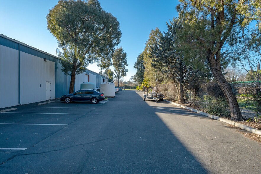 More Photos Of 1625 Commerce Way, Paso Robles Manufacturing For Lease