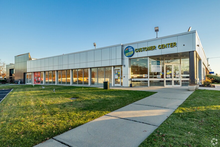 More Photos Of 45 S Service Rd, Plainview Light Manufacturing For Lease