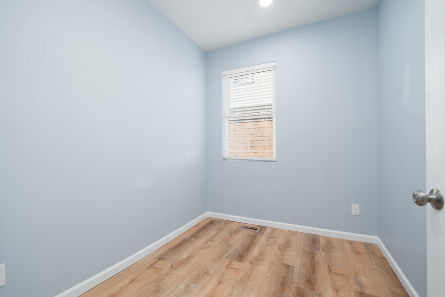 More Photos Of 2219 Frederica St, Owensboro Office For Sale