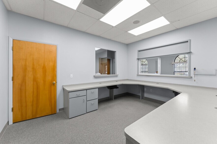 More Photos Of 2836 Enterprise Rd, DeBary Medical For Sale