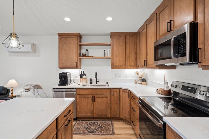 More Photos Of 1013 Peach Rd, Winlock Apartments For Sale