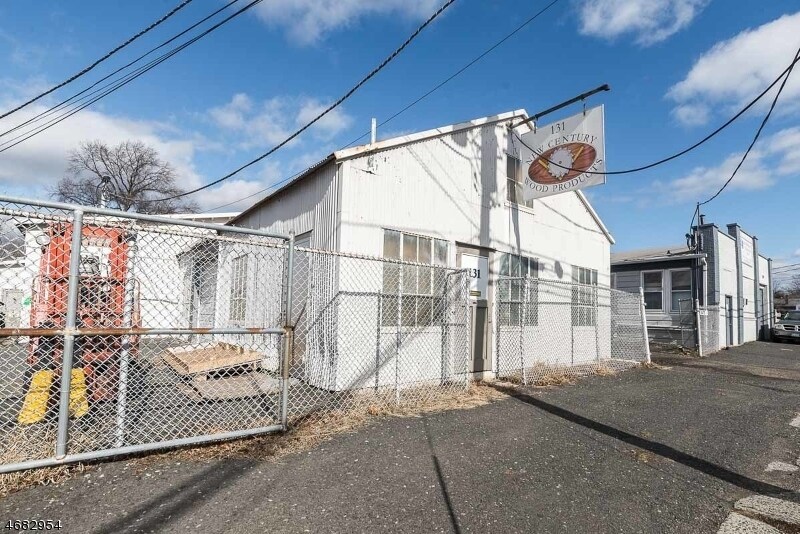More Photos Of 131 Lincoln Blvd, Middlesex Manufacturing For Lease