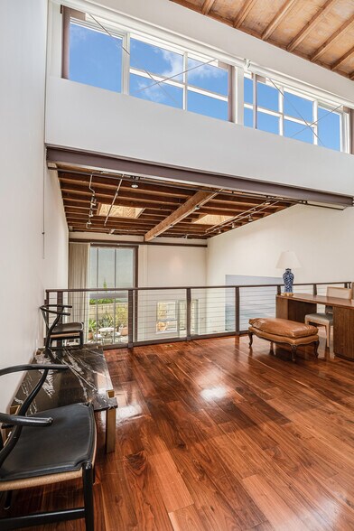 More Photos Of 2100 Abbot Kinney Blvd, Venice Office For Lease