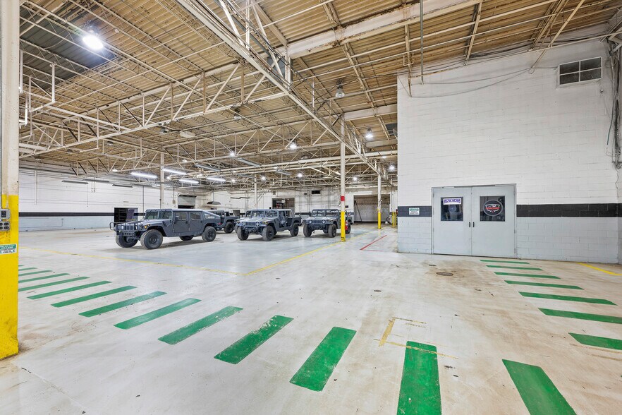 More Photos Of 2727 S Beech Daly Rd, Dearborn Heights Warehouse For Sale