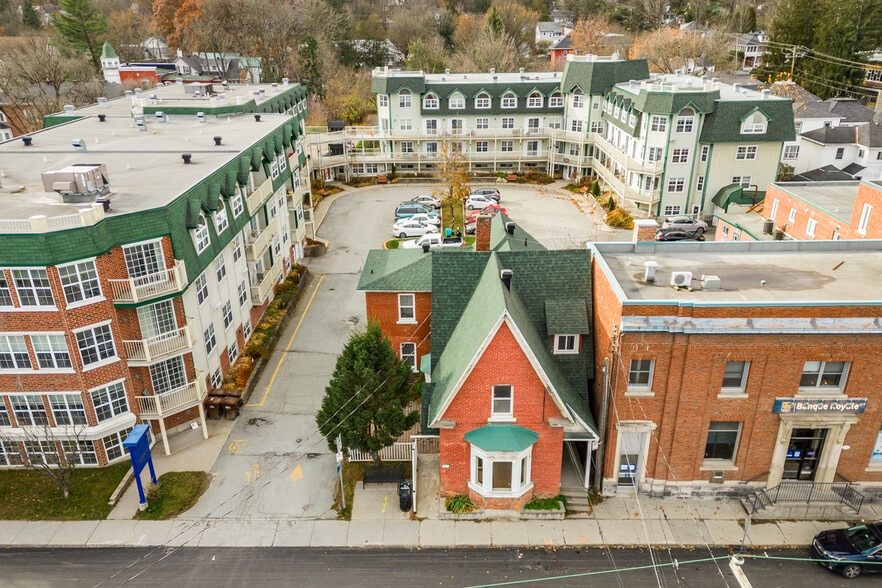 More Photos Of 127 Rue Queen, Sherbrooke Office Residential For Sale