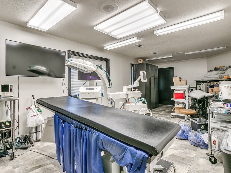 More Photos Of 2124 S Shadowlake, Oklahoma City Medical For Lease