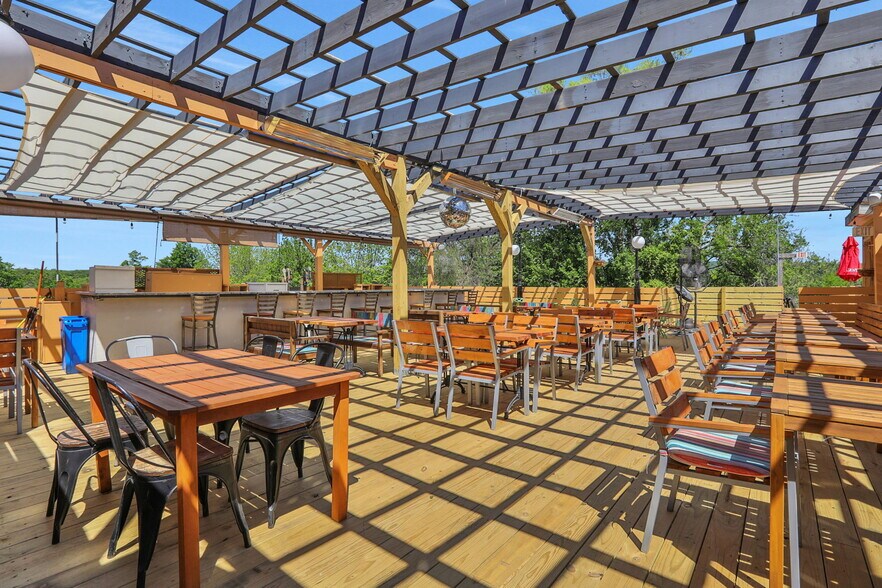 More Photos Of 63 N Front St, Kingston Storefront For Sale