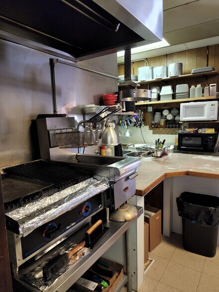 More Photos Of 121 S Perkins Ave, Madrid Restaurant For Sale