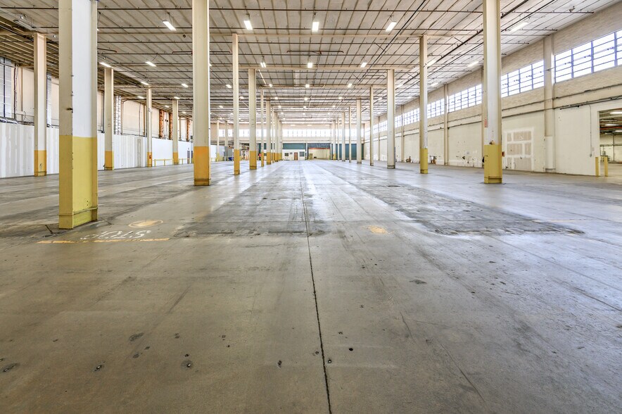 More Photos Of 2925-2931 California St, Torrance Manufacturing For Lease