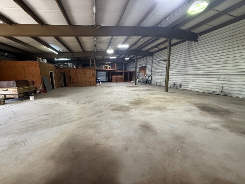 More Photos Of 1953 Mobile Rd, Montgomery Industrial For Lease
