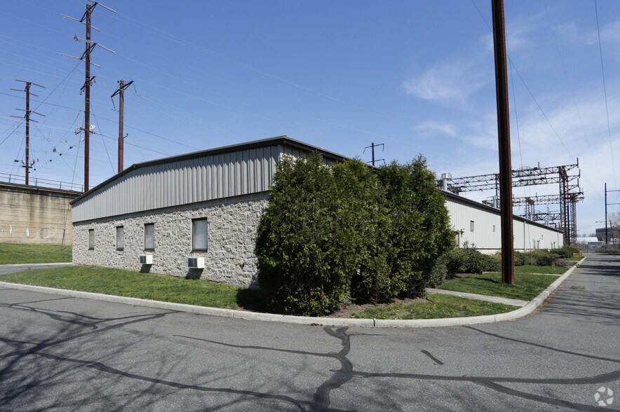 Primary Photo Of 800 New Brunswick Ave, Rahway Warehouse For Sale