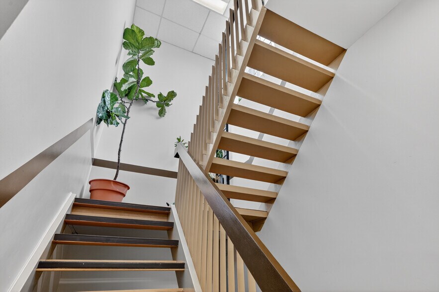 More Photos Of 1558 Rue Viel, Montréal Office For Sale