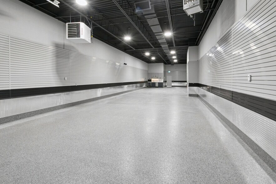 More Photos Of 2721 Markham Rd, Toronto Showroom For Sale