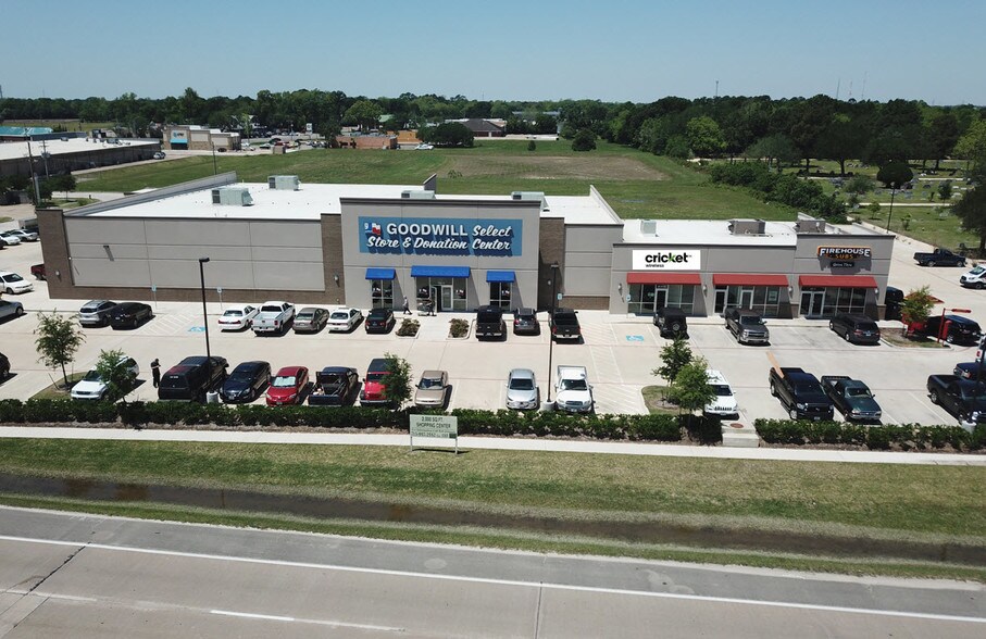 More Photos Of 253 Bypass 35 N, Alvin Unknown For Lease