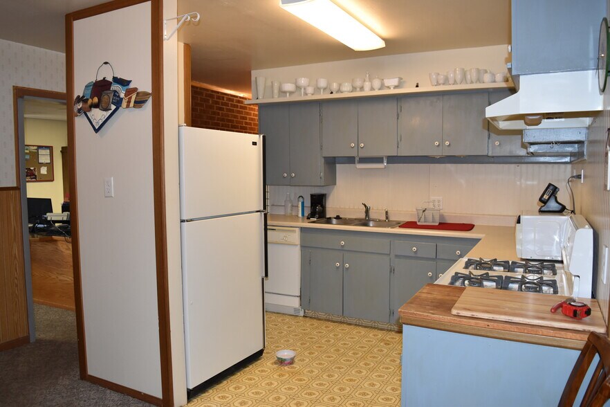 More Photos Of 702 KS-27, Sharon Springs Hotel For Sale