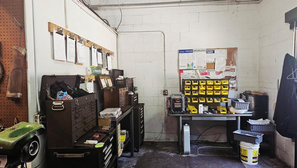 More Photos Of 223 W 2nd St, Bonham Industrial For Sale