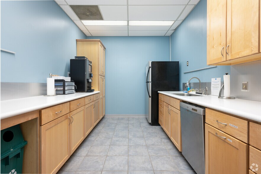 More Photos Of 516 W Friendly Ave, Greensboro Coworking Space