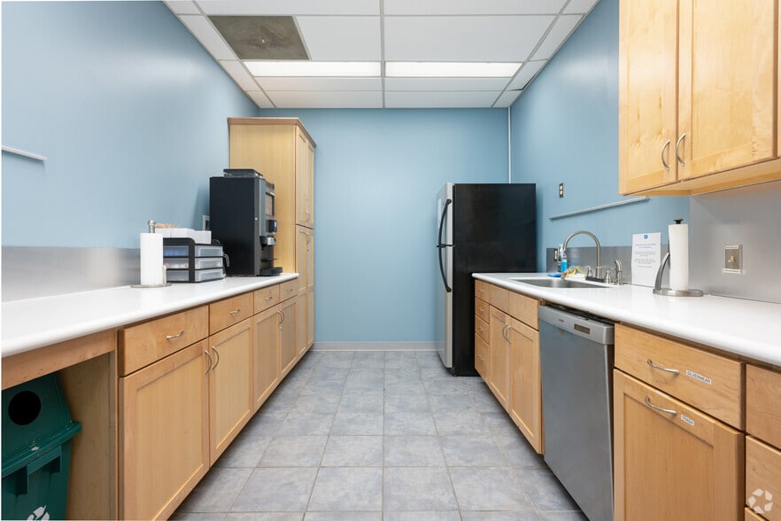 More Photos Of 516 W Friendly Ave, Greensboro Coworking Space