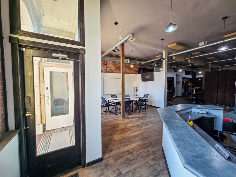 More Photos Of 410 Court St, Vienna Storefront Retail Residential For Sale