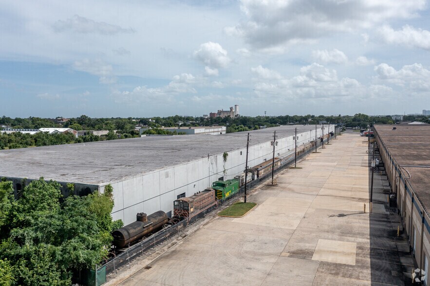 More Photos Of 3405 Navigation Blvd, Houston Manufacturing For Lease