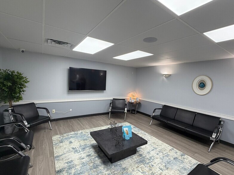 More Photos Of 5703 Martin Luther King Blvd, Houston Medical For Sale