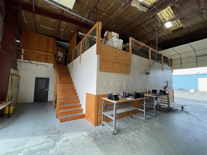 More Photos Of 1060 Drop Off Dr, Summerville Warehouse For Lease