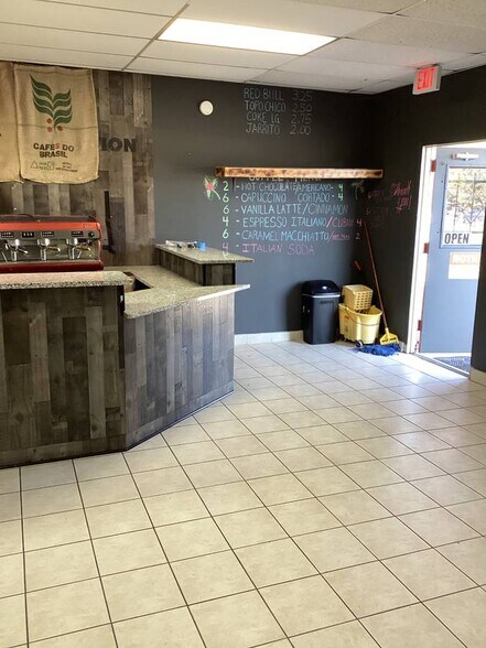 More Photos Of 402-410 Pletz Dr, San Antonio Storefront Retail Office For Lease